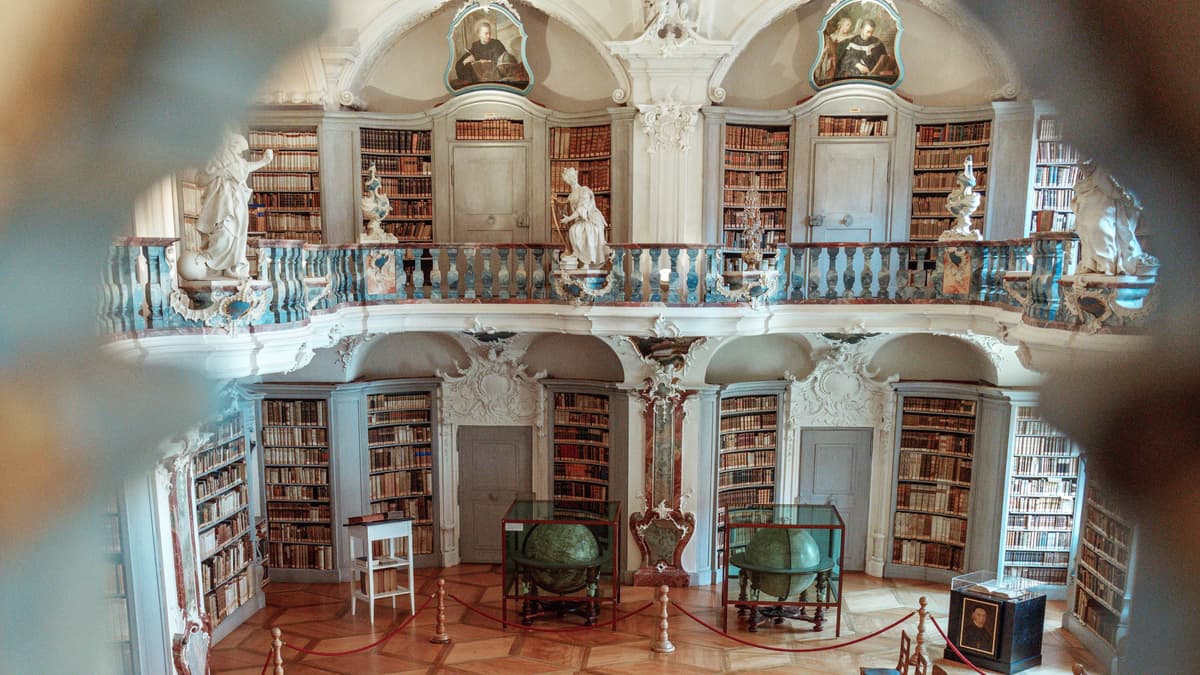 Blick in die Bibliothek
