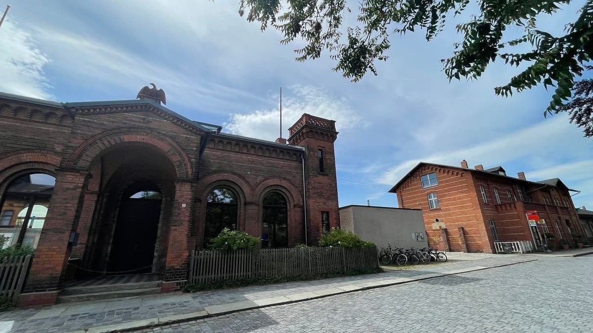 Außenansicht Kaiserbahnhof Halbe