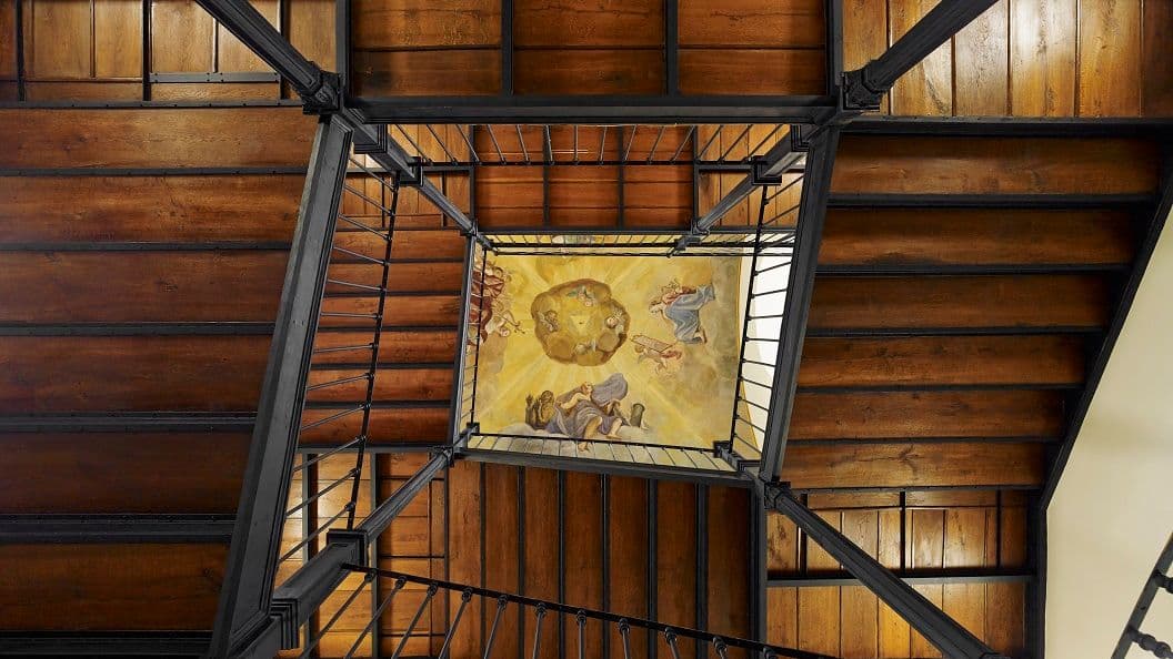 Treppenhaus mit Deckenfresko