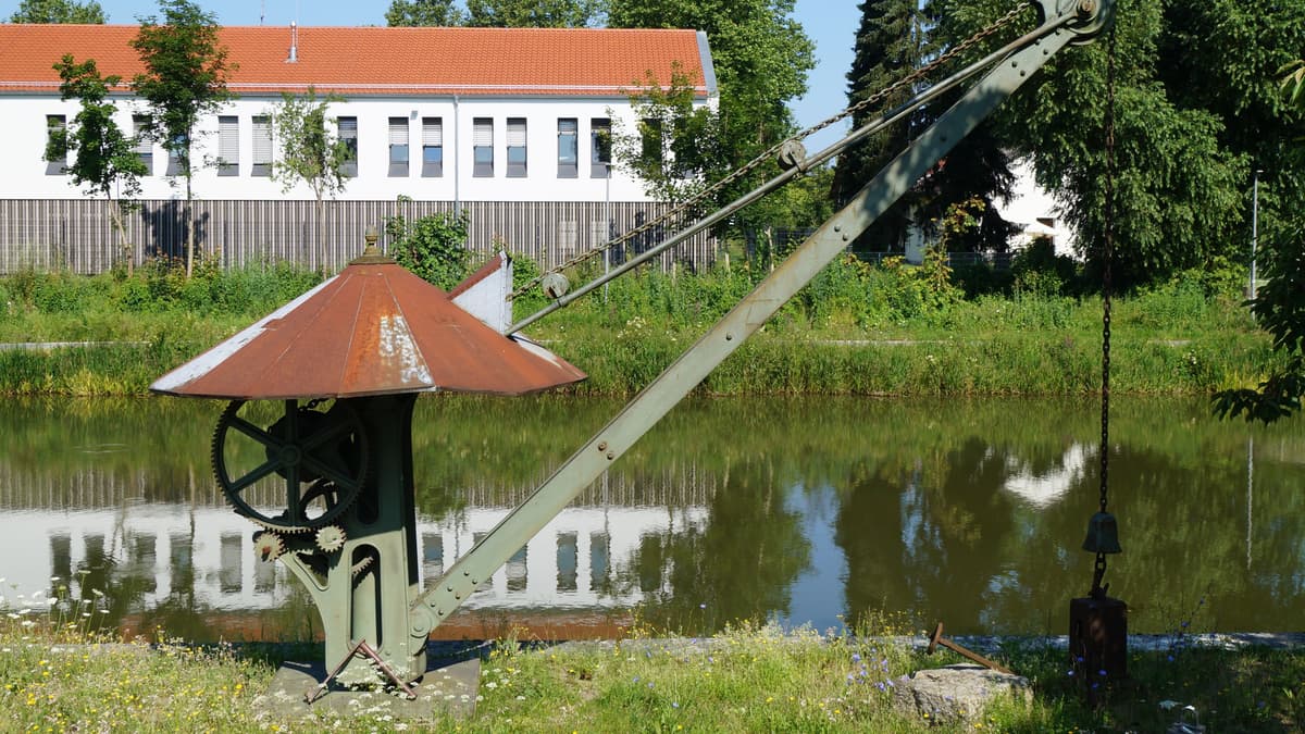 Alter Kran am Kanalhafen Neumarkt