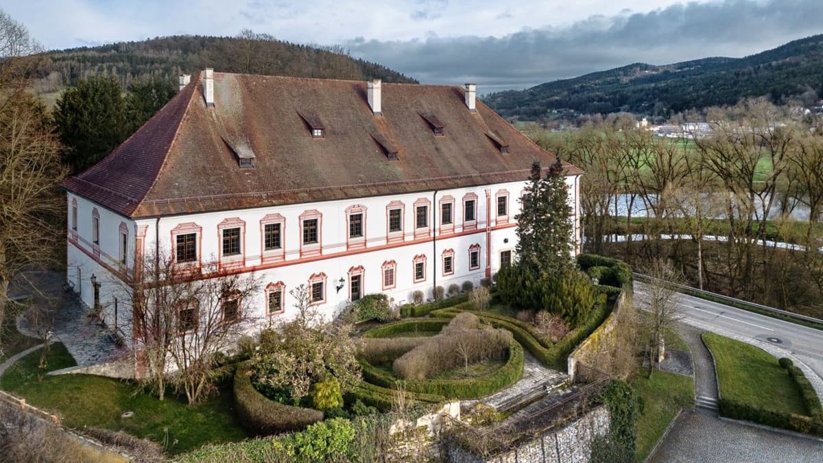 Schloss Miltach, Außenansicht