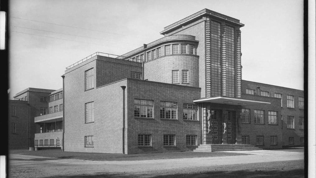 1930