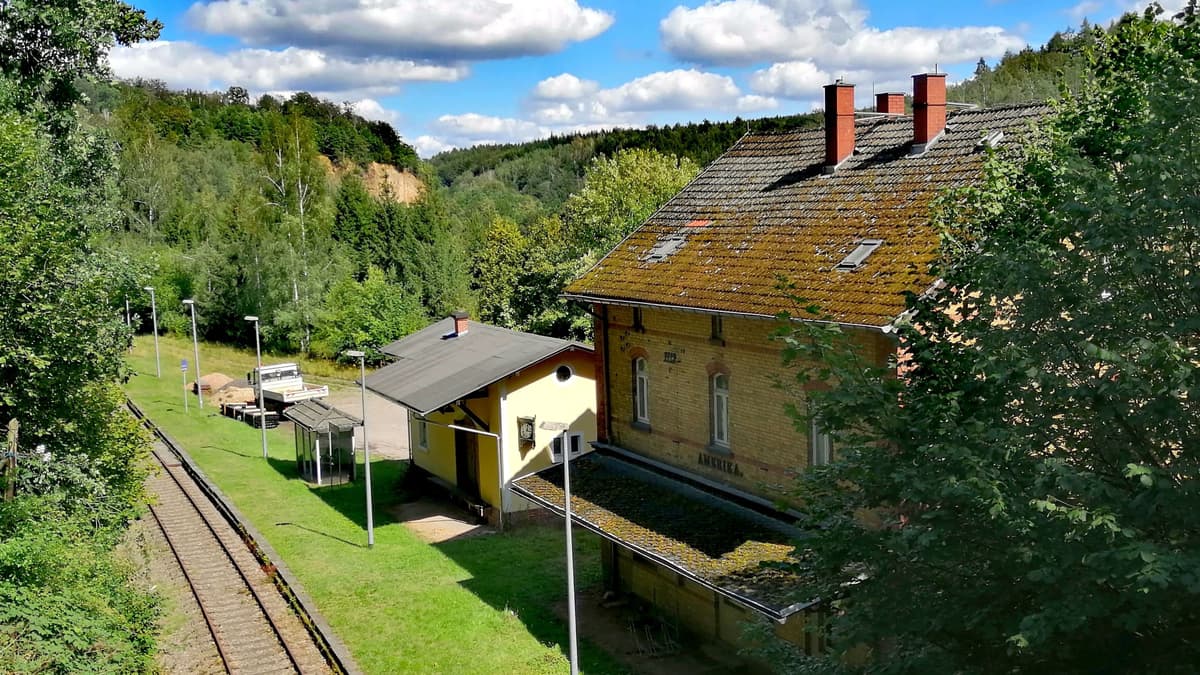 Empfangsgebäude und Güterschuppen