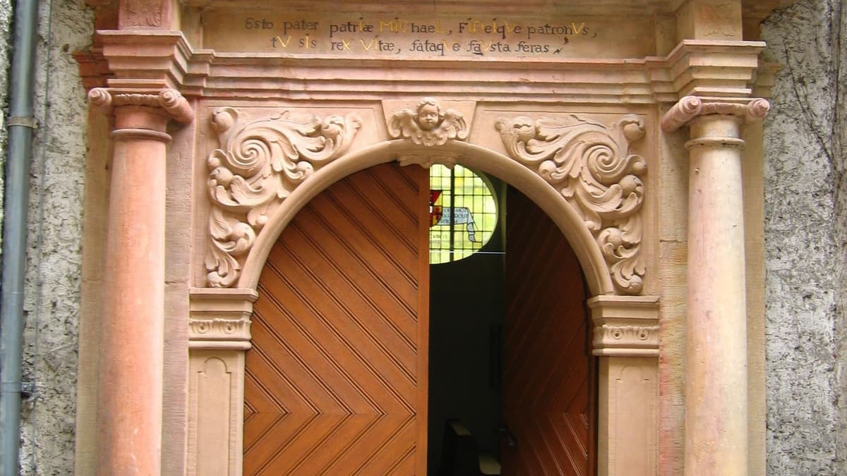Portal der Michaelskirche