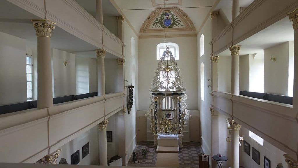 Dreifaltigkeitskirche Jena-Burgau, Blick von der Orgelempore zum Altar