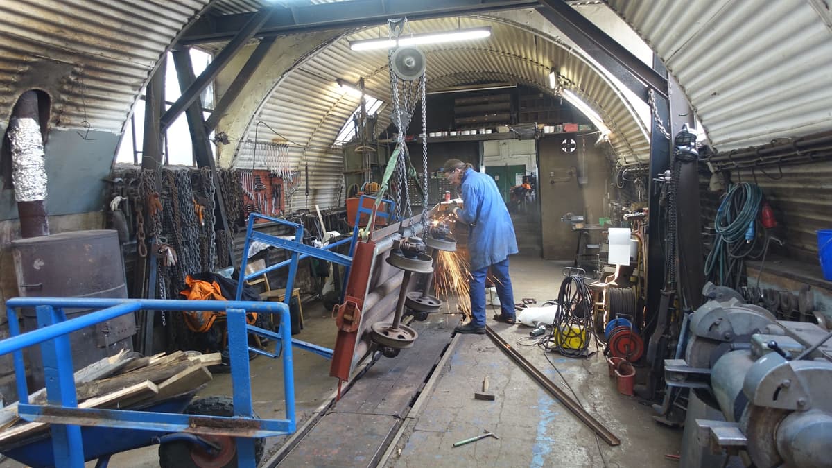 Lorenreparatur in der Nissenhütte
