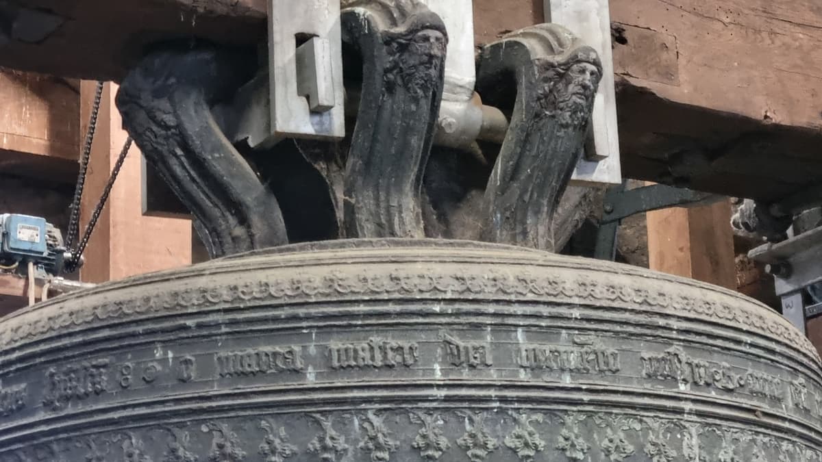 Detail der größten Glocke "Märch"