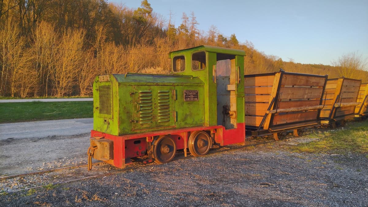 DIEMA Lokomotive mit Torfloren ehemals Haidgauer Torfwerk Bad Wurzach