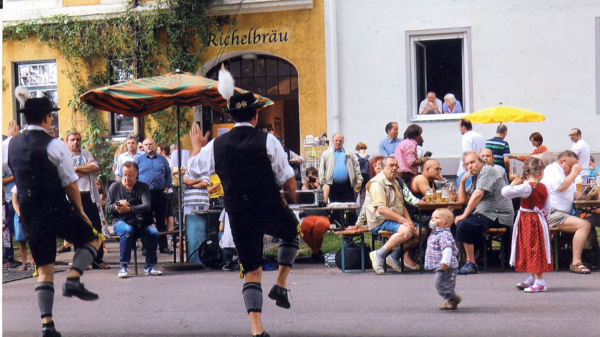 Straßenfest mit selbstgebrautem Bier