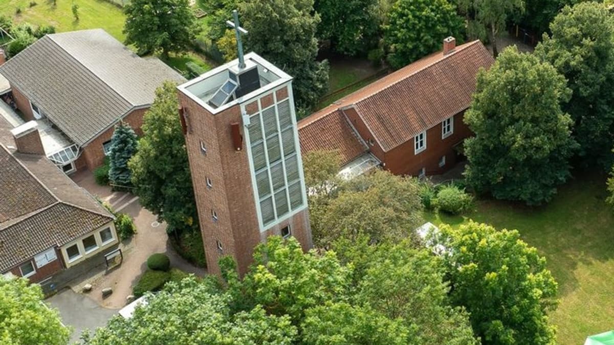 Kirchturm der Friedenskirche