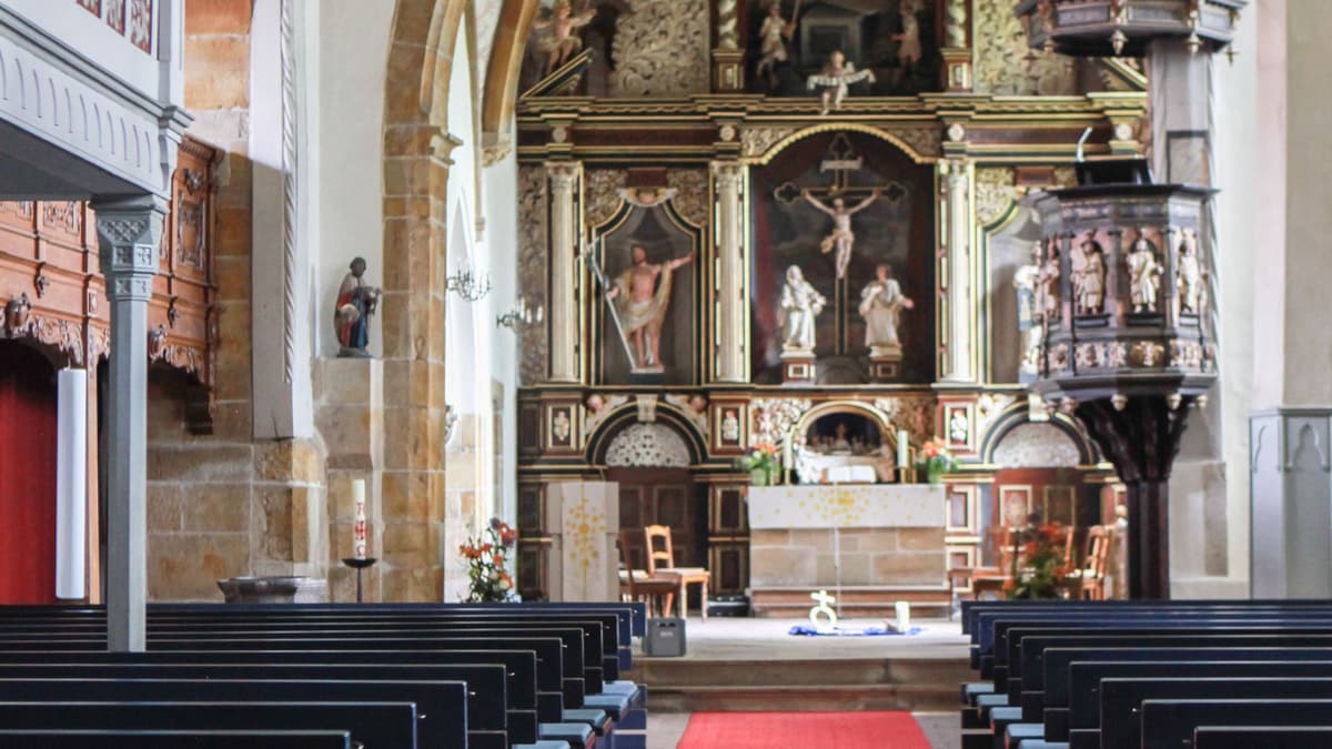 Klosterkirche mit Hochaltar