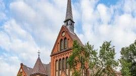 Ev. Pfingstkirche im Sommer