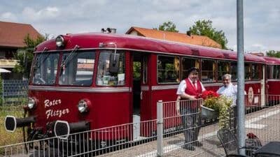 ROTER FLITZER - Pause am Bahnsteig
