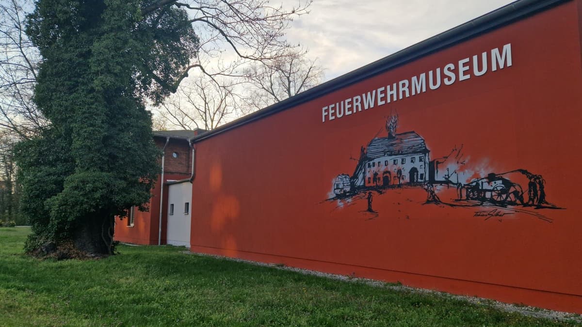 Rückseite vom Museum zur Straße: Rue de Montataire