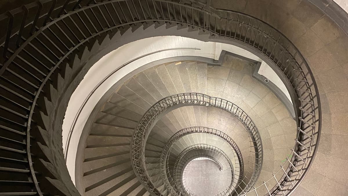 Treppenhaus im Eckturm