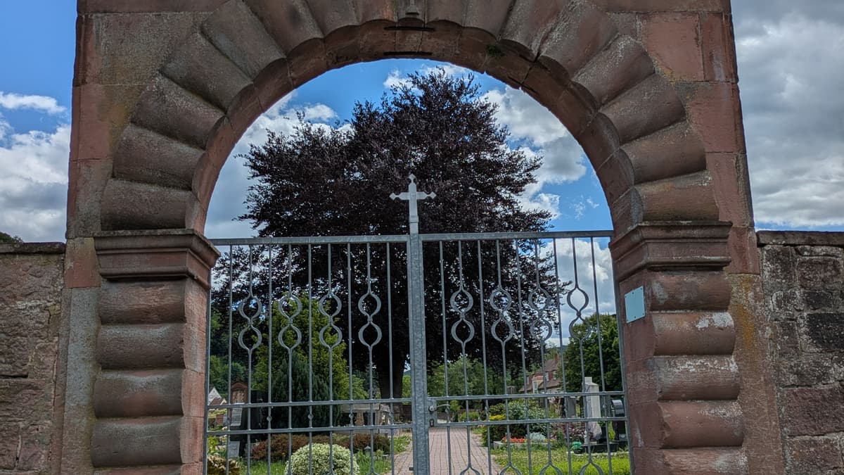 Friedhofstor