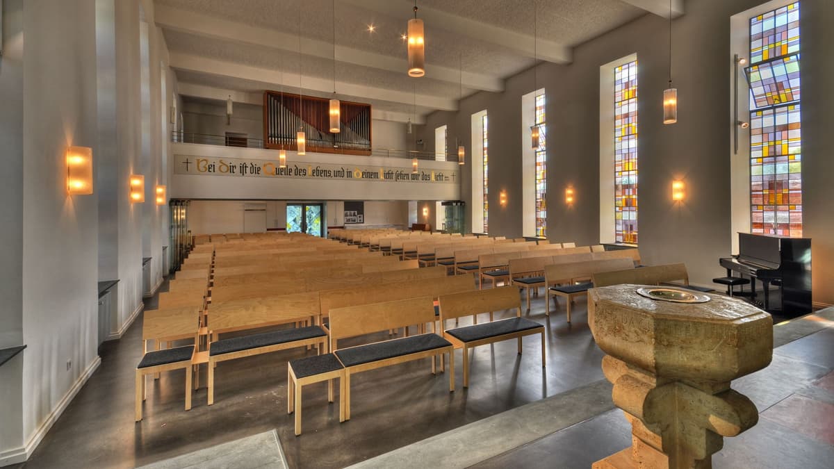 Im Jahr 2008 wurde der Kirchsaal neu gestaltet