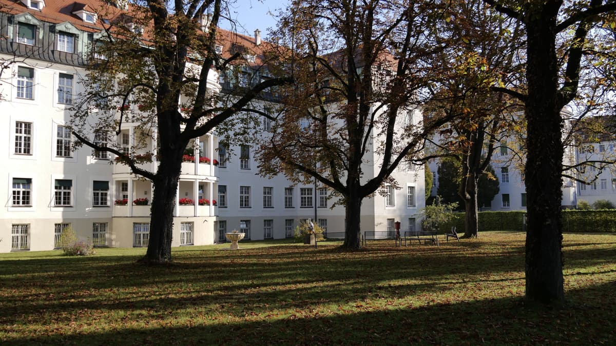 Südseite zum Kastaniengarten