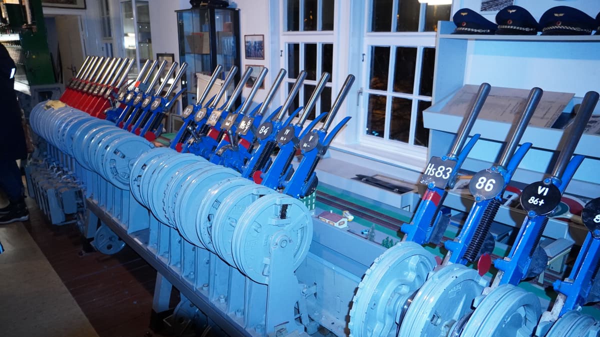 Hebelbank im Stellwerk-Raum