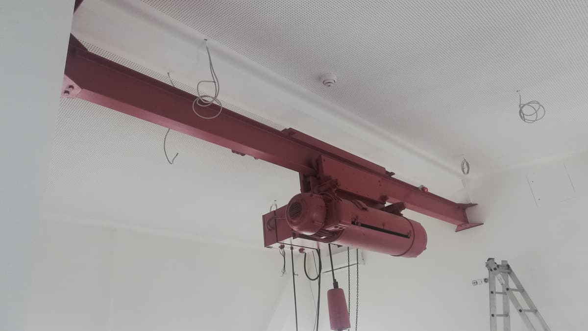 Original Laufkatze im Maschinenhaus