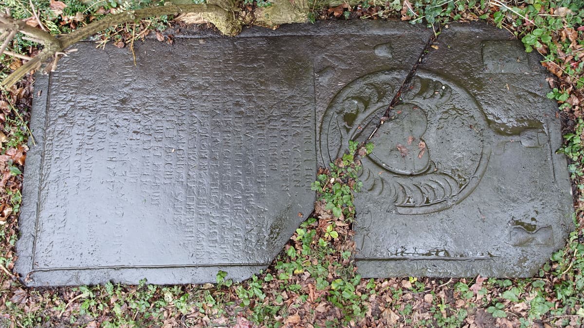 Grabplatte von Mag. theol. Prof. P. Nicolaus Girken OESA (1661 bis 1717)