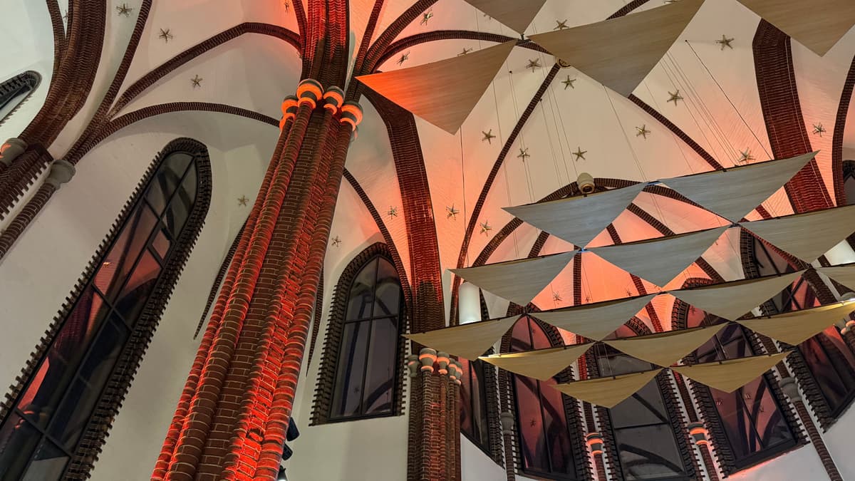 Akustische Deckensegel in der Christuskirche Hannover