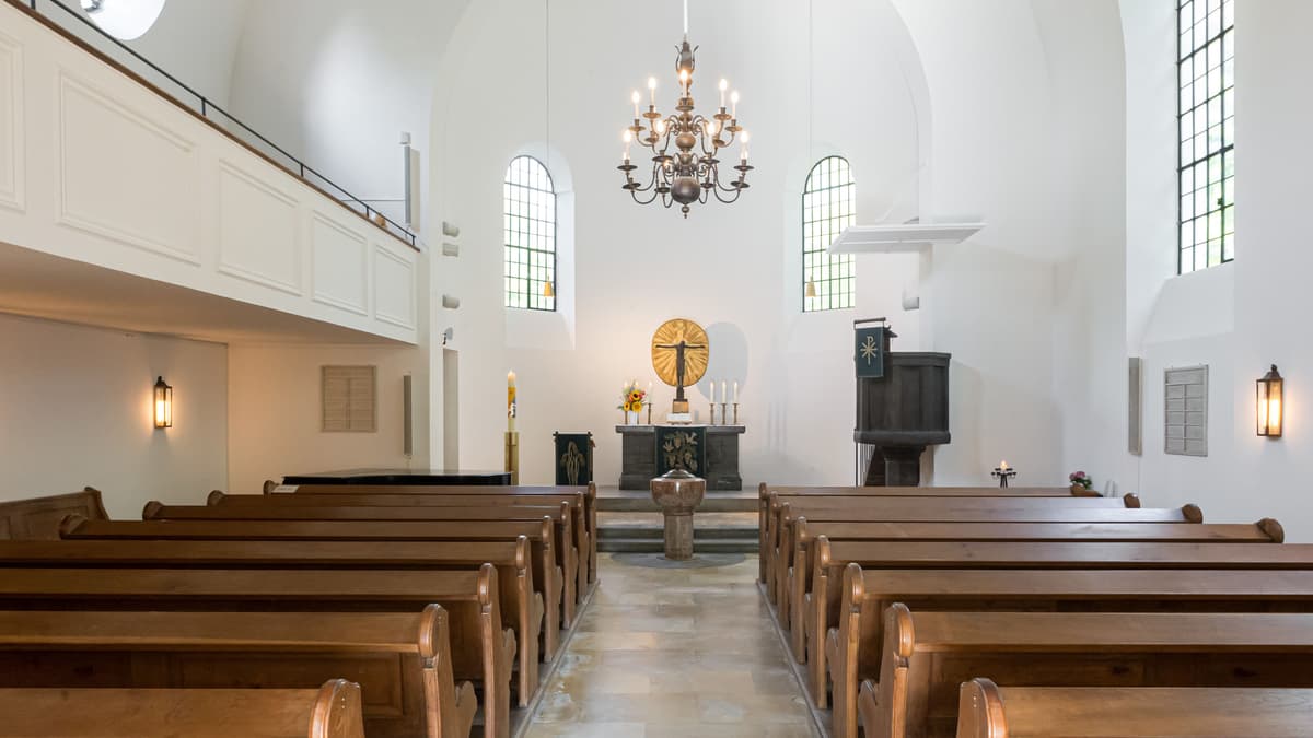 Innenansicht auf Altar in der Erlöserkirche