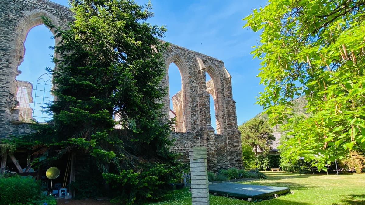 Klostergarten Oberwesel mit Kirchenruine
