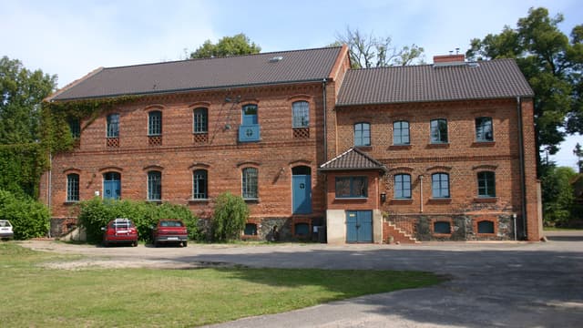 Orgelwerkstatt auf dem Gutshof und Kirche