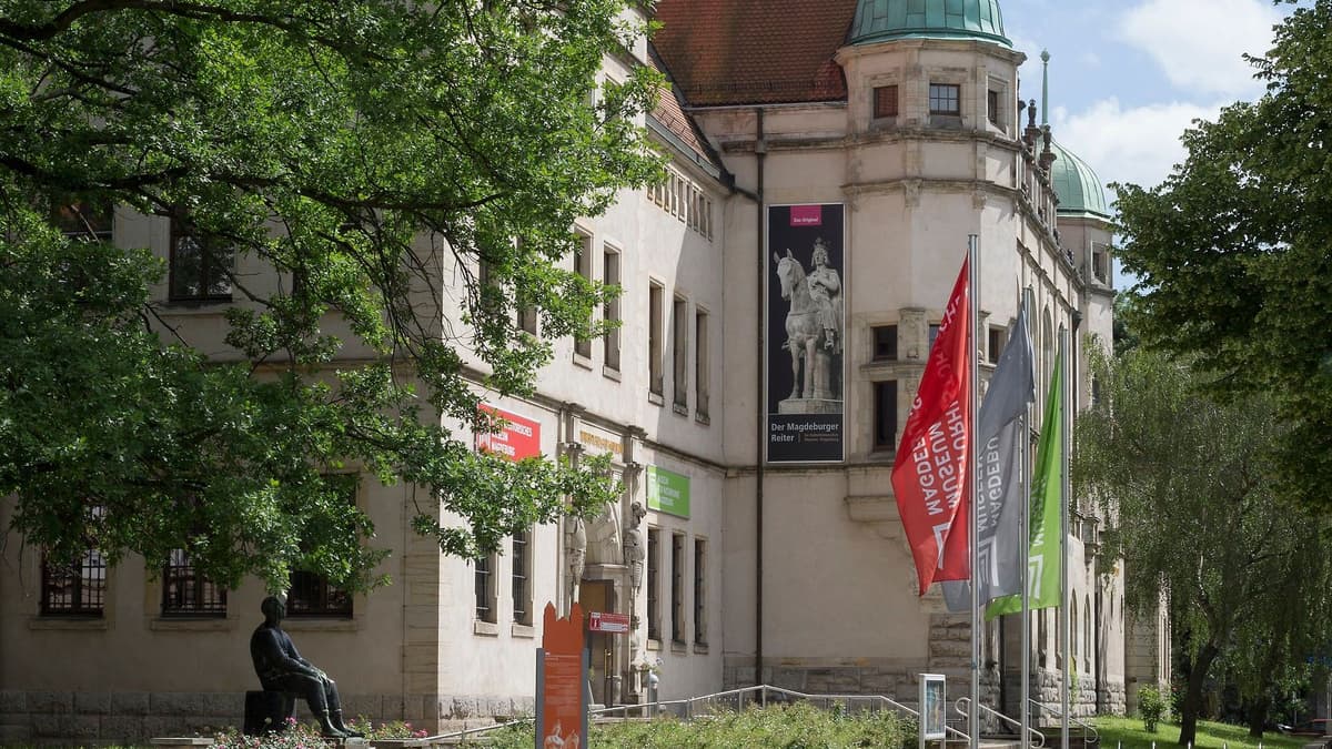 Außenansicht des Haupteingangs KHM/MfN Magdeburg