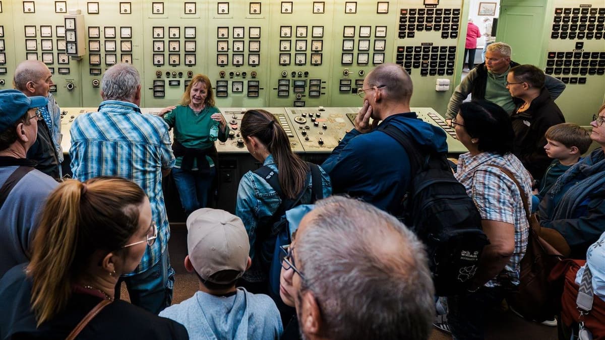 Führung in der Schaltwarte des Kraftwerk Zschornewitz