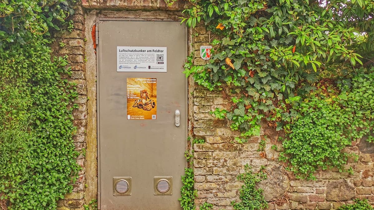 Eingangstür des Luftschutzbunkers Am Feldtor