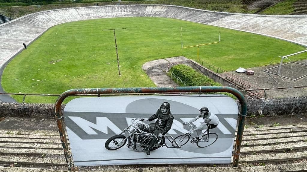 Historische Großfotos in den Wellenbrechern