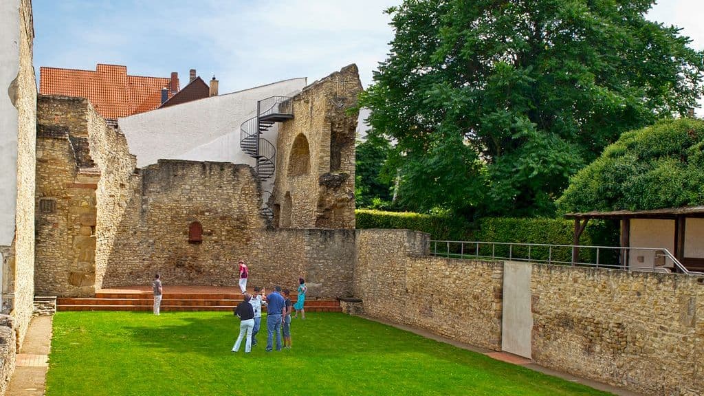 DENKMAL. Nach Grundstückseinkäufen, archäologischen Untersuchungen, Konservierung und Neugestaltung ist die Aula regia heute Teil der Archäologischen Zone Kaiserpfalz