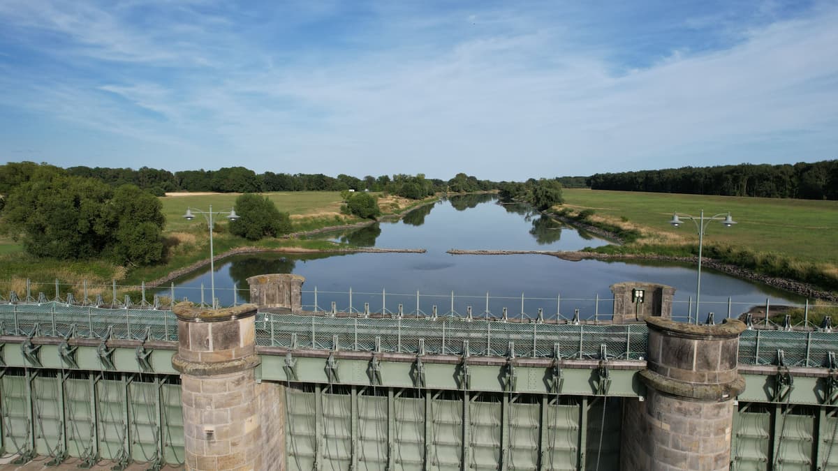 Blick auf die Wehranlage Richtung Osten