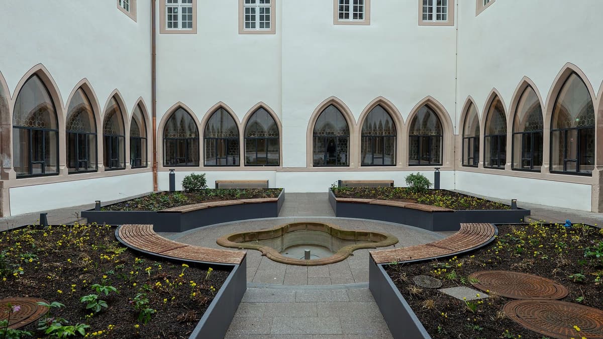 Augustinermuseum Innenhof Kreuzgang