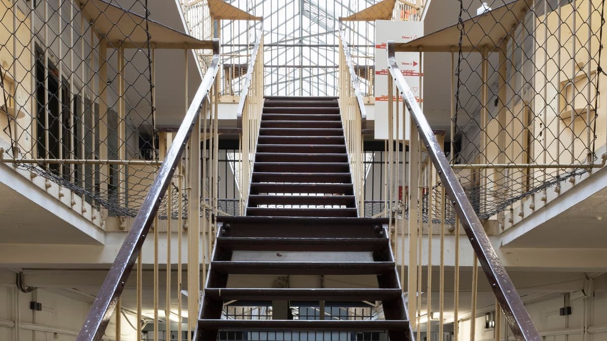 Treppe im ehemaligen Haftraum