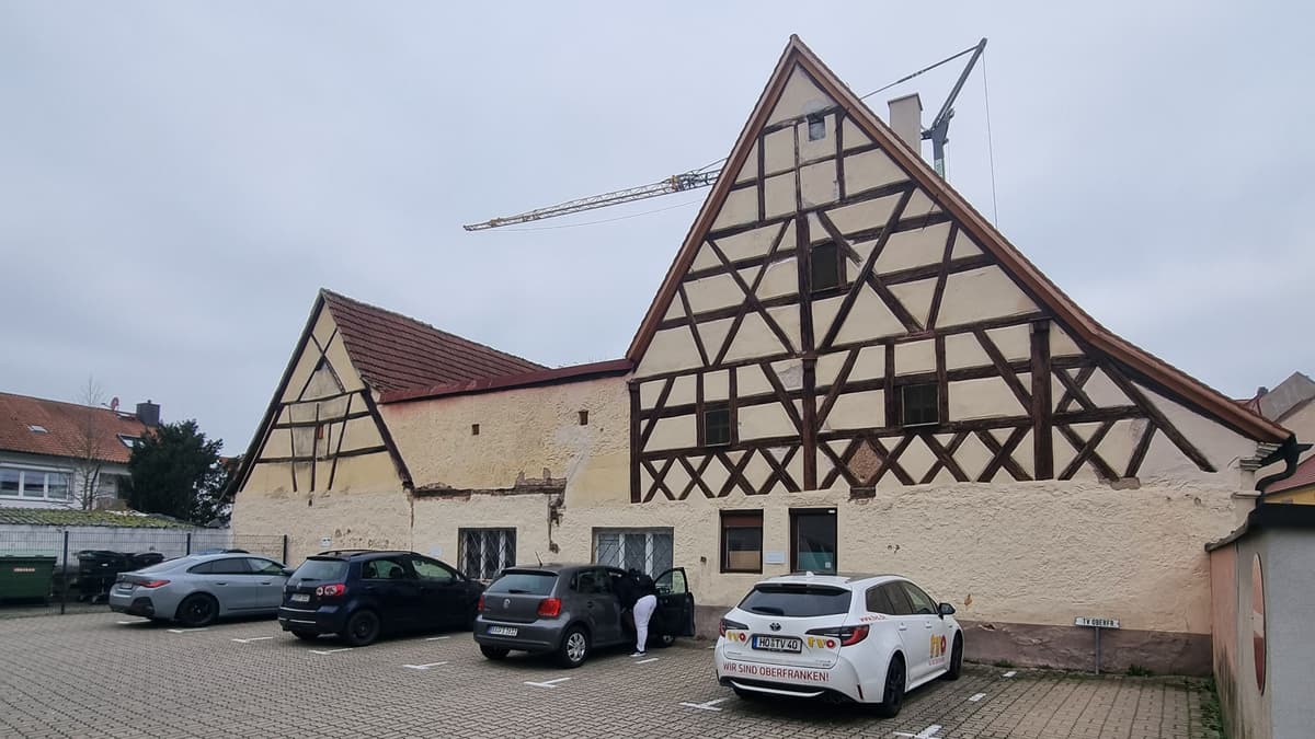 Seitenansicht Vorderhaus und Scheune