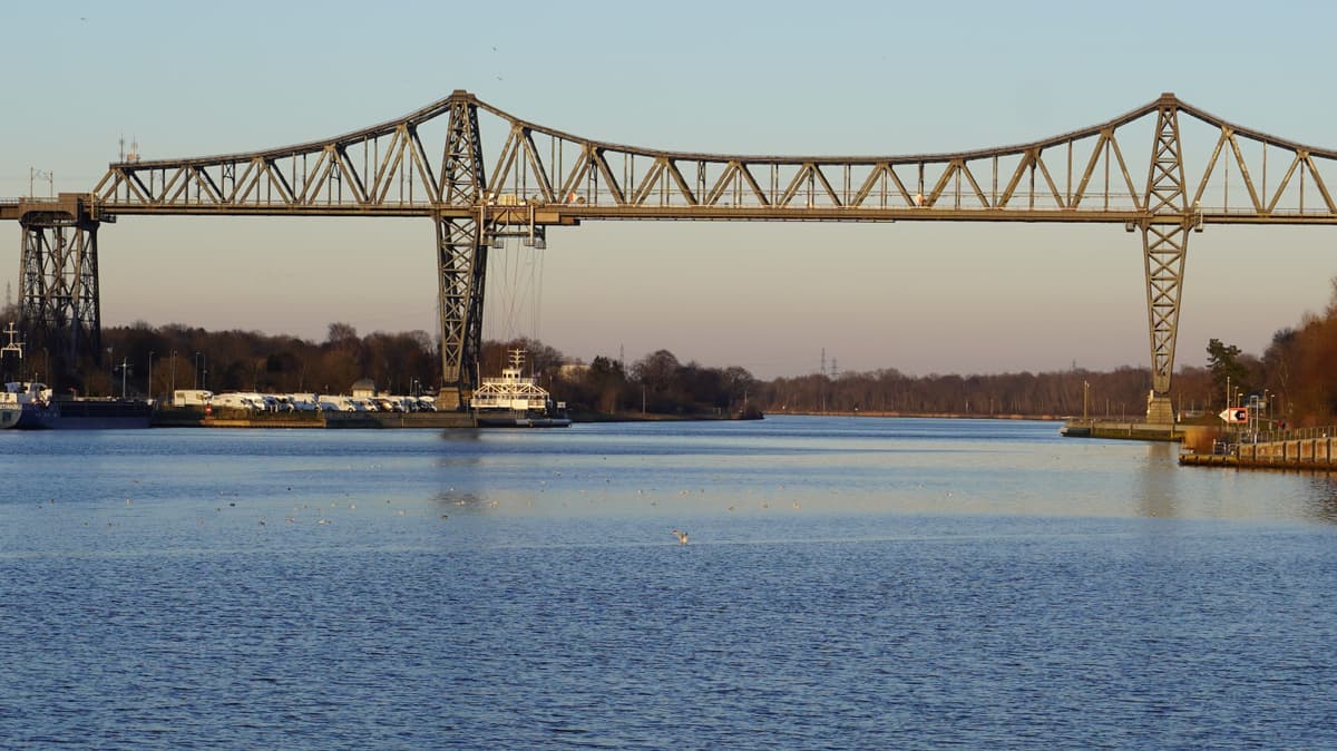 Hochbrücke mit Nord-Ostsee-Kanal