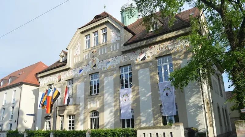 Das Germanenhaus von außen