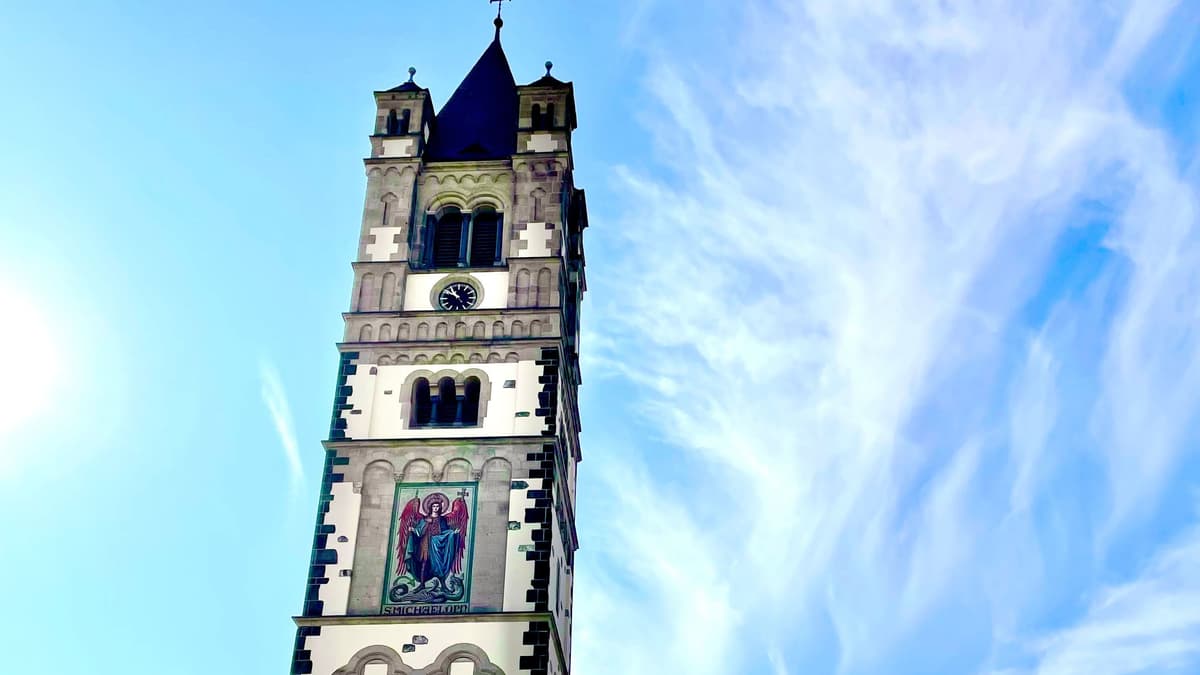 Kirchturm mit Gobbo-Mosaik
