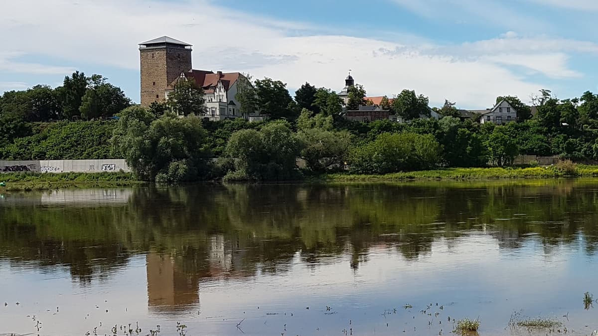 Klutturm und Schloss in Rogätz auf dem westlichen Hochufer