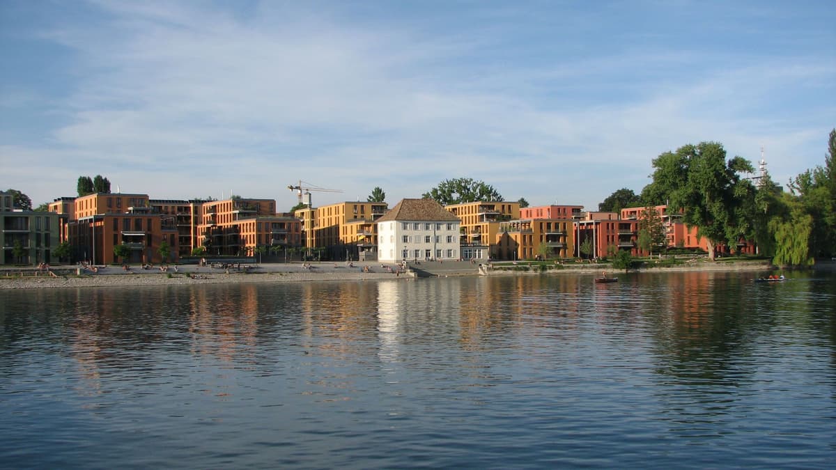 Blick vom Rhein auf die Schneckenburg