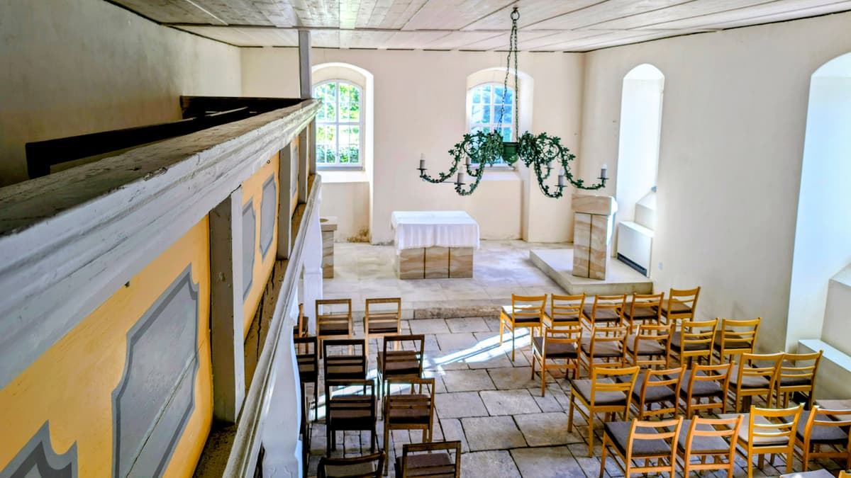 Blick in die Kapelle von der Galerie