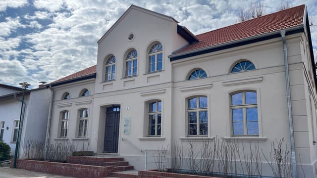 Ehemaliges Pfarrhaus mit Nebengebäuden in Altwarp