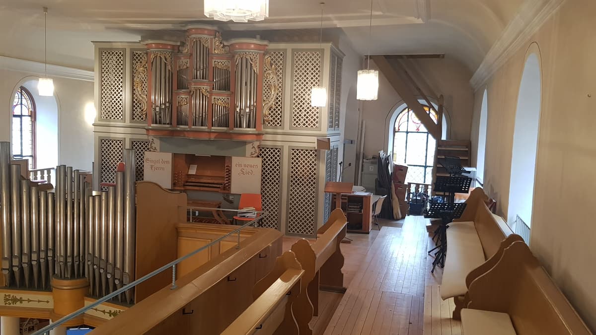 Empore mit Weigle-Orgel und historischem Krämer-Prospekt
