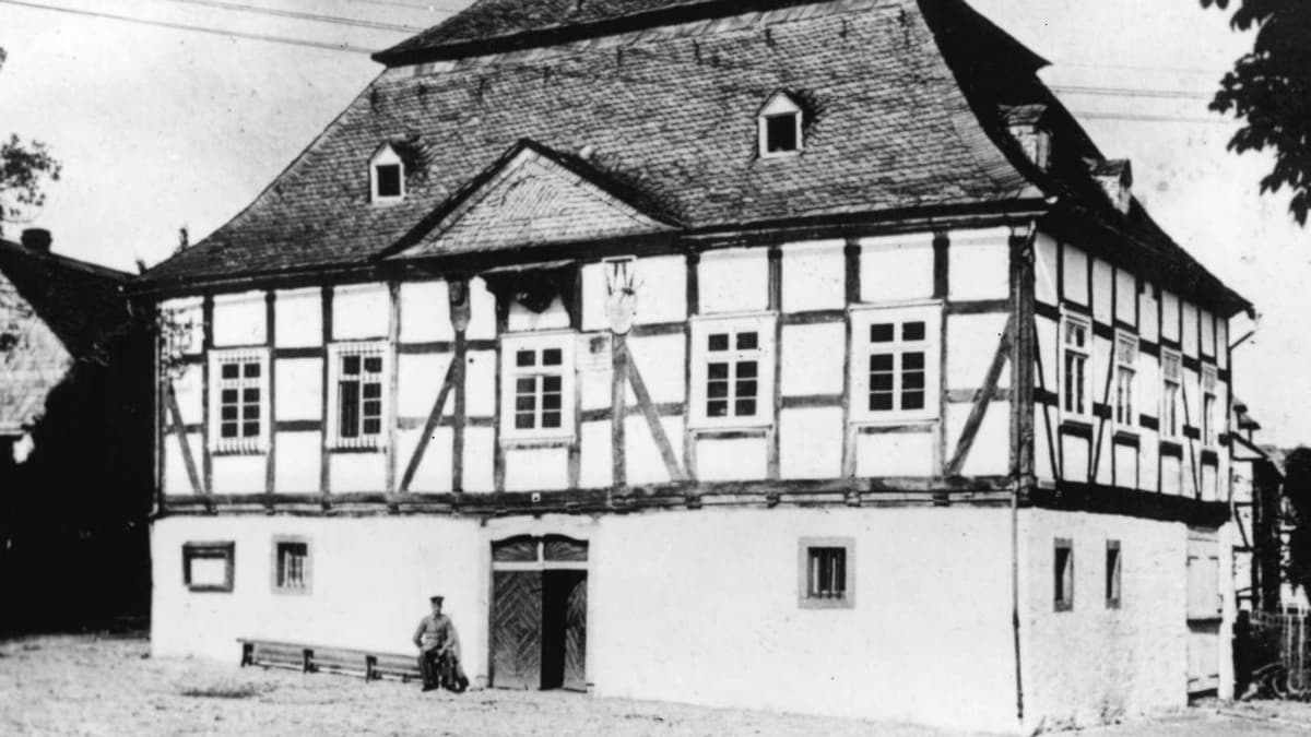 Rathaus um 1900 ohne Freitreppe