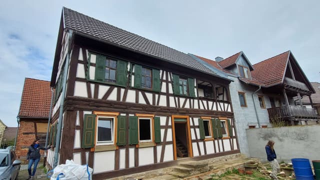 Bauernhof mit Wohnhaus und Fachwerkscheune