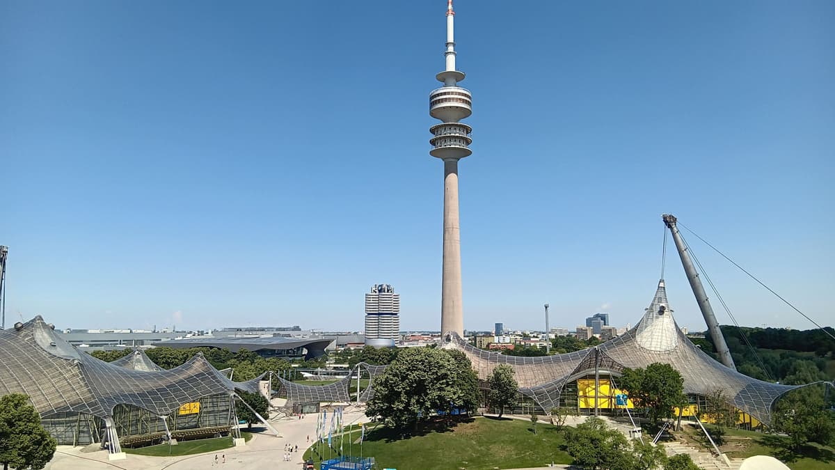 Olympiaschwimmhalle und Olympiaturm
