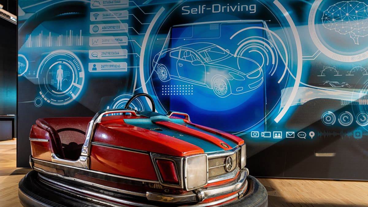 Autoscooter in der Zeitreise Strom